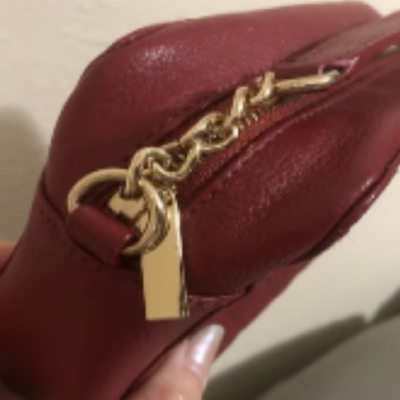 Barneys New York Sm Red Faux Leather Quilted Purse w/goldtone chain handle. - Picture 4 of 5